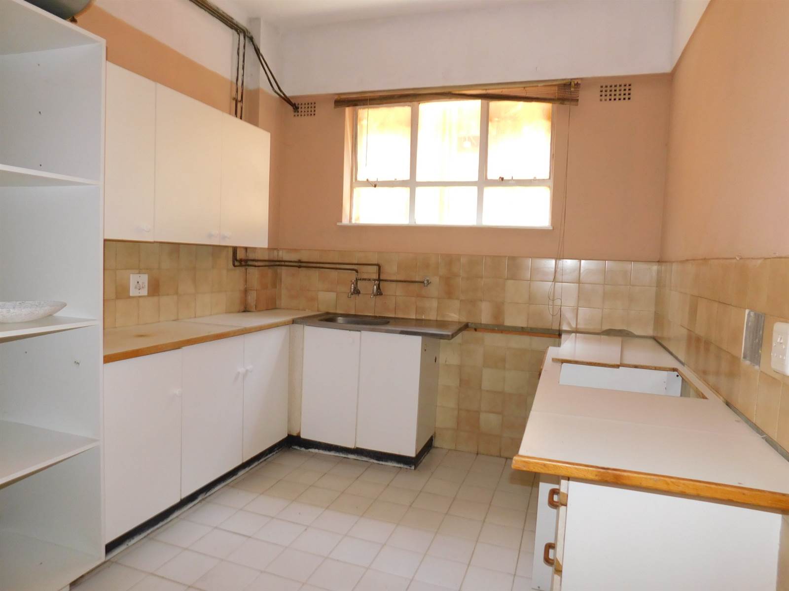 1 Bed Flat in Yeoville photo number 11