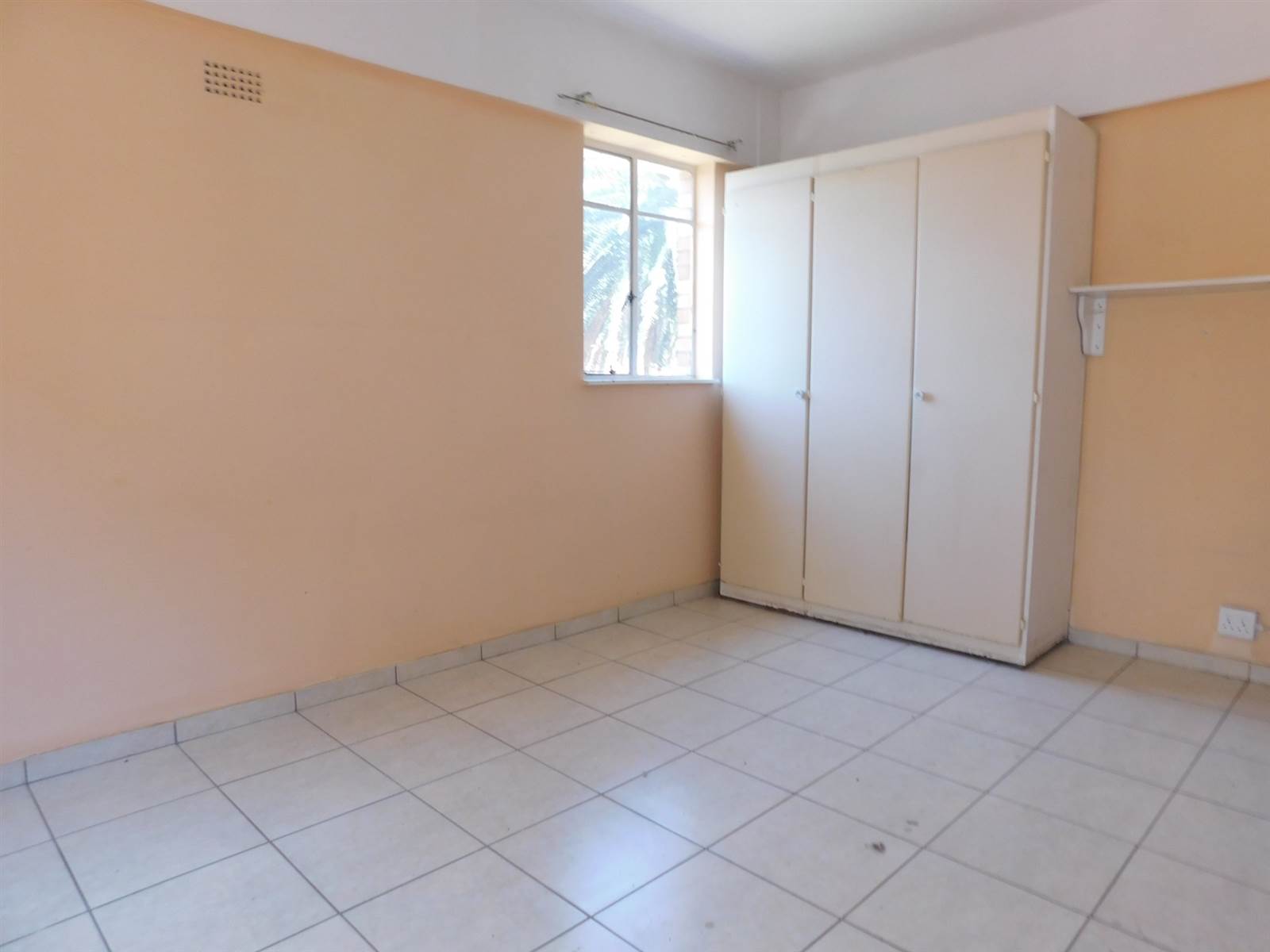 1 Bed Flat in Yeoville photo number 13