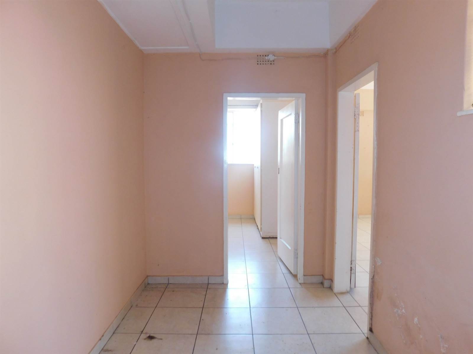 1 Bed Flat in Yeoville photo number 12