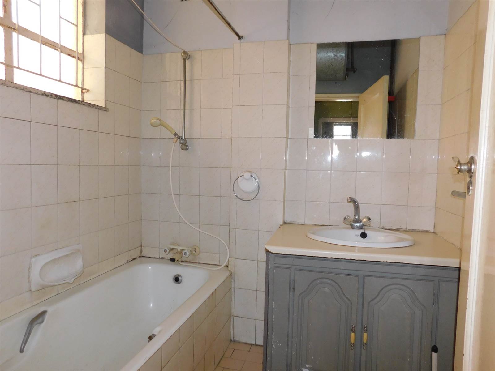 1 Bed Flat in Yeoville photo number 9