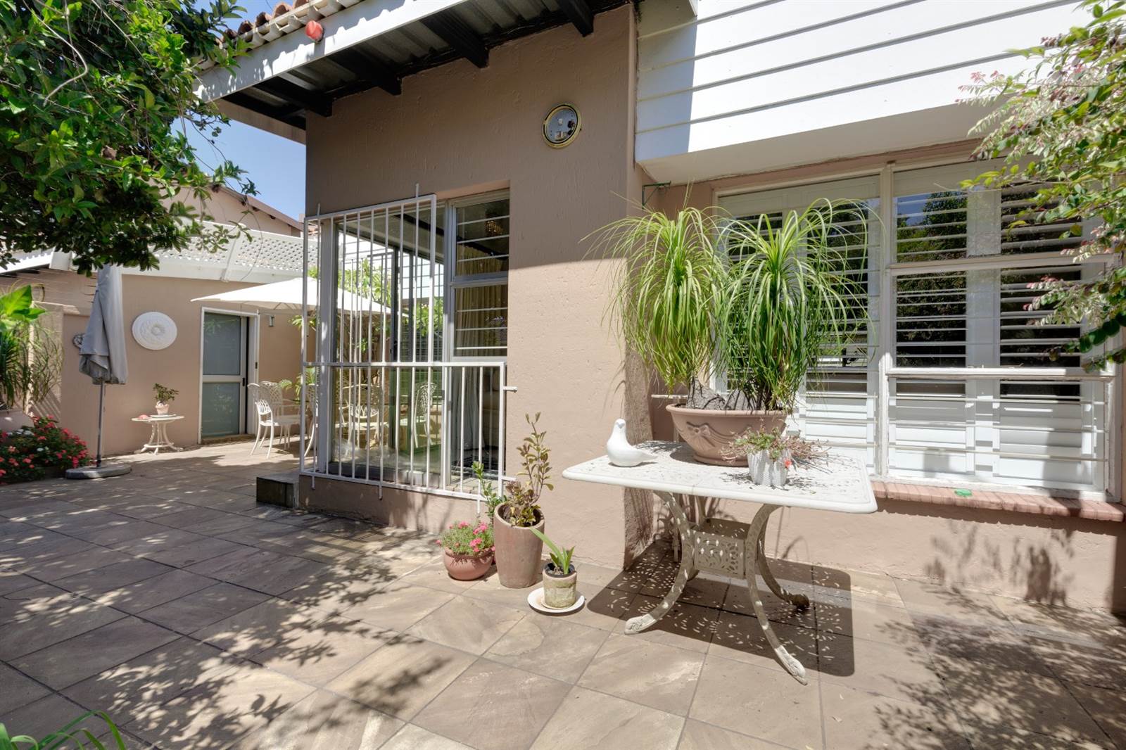 2 Bed Townhouse in Woodmead photo number 8