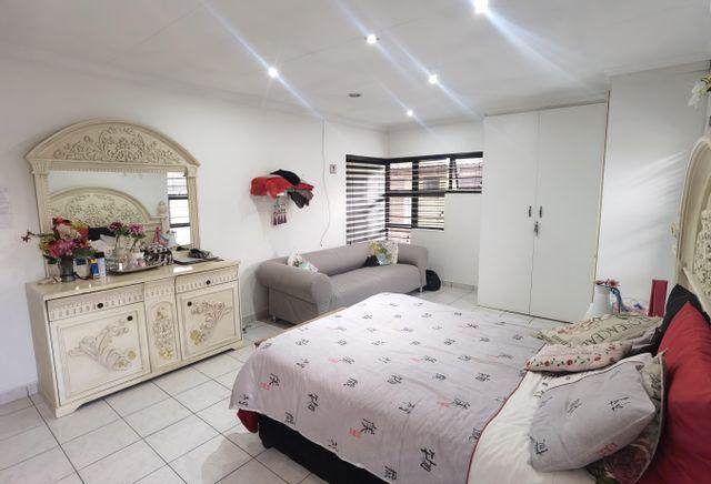5 Bed House in Lenasia photo number 23