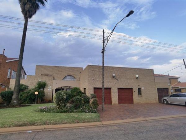5 Bed House in Lenasia