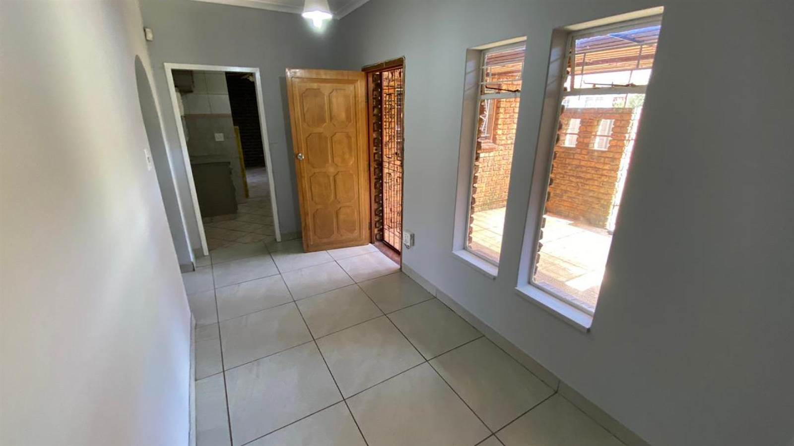 4 Bed House in Carletonville photo number 4