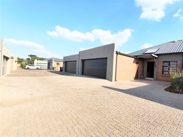 3 Bedroom Townhouse 3 Bedroom Townhouse