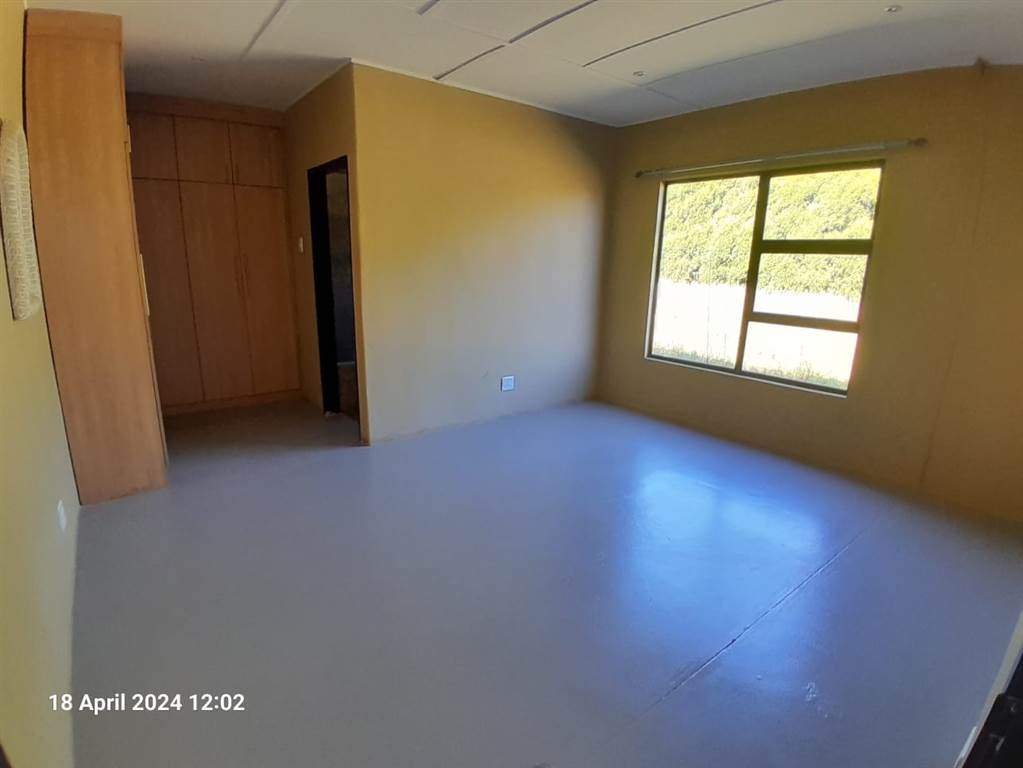 2 Bed Townhouse in Bloemfontein photo number 5