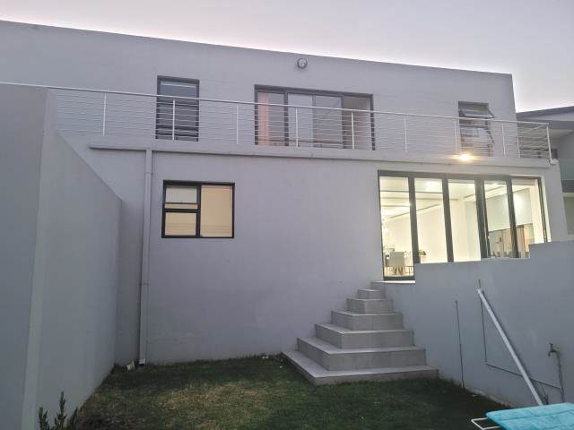 4 Bed House in Greenstone Hill photo number 2