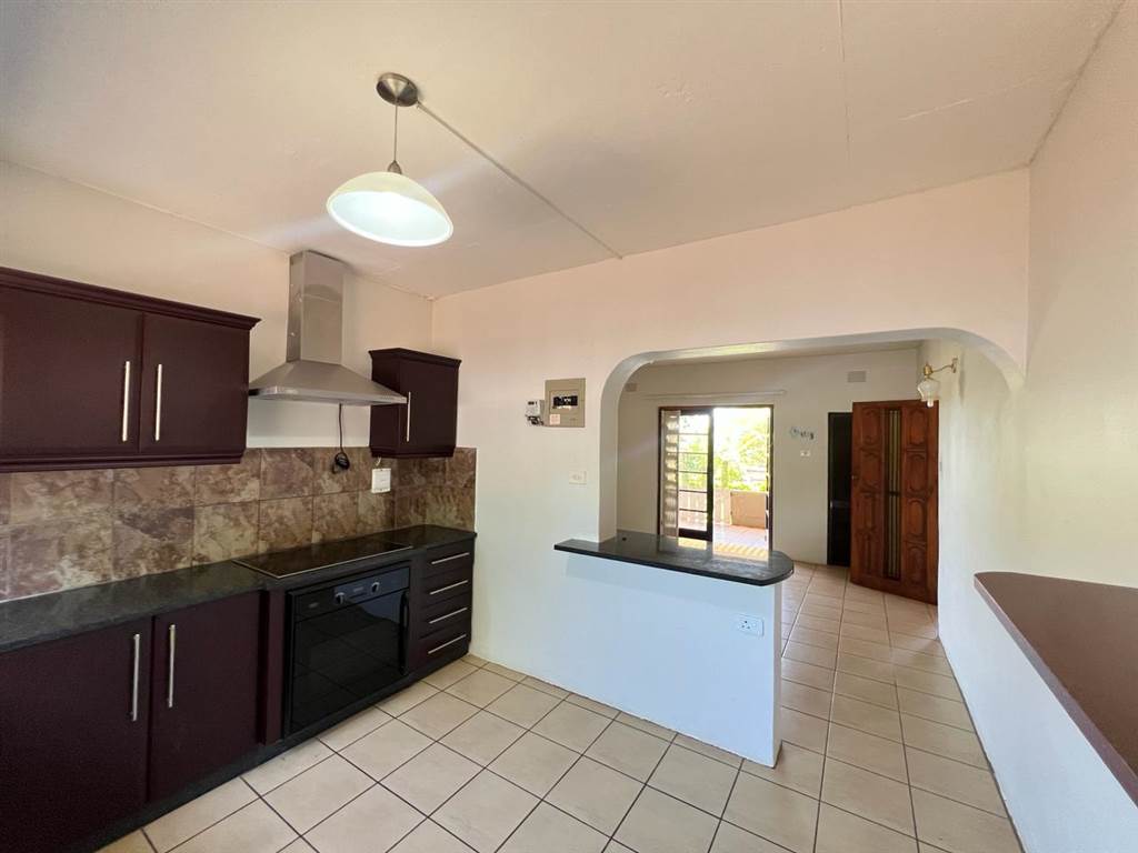 2 Bed Flat in Mtunzini photo number 3