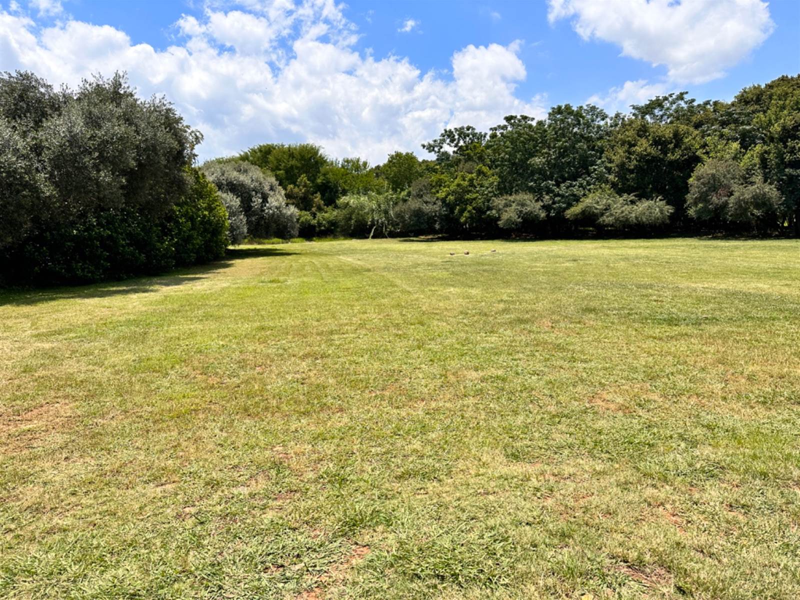1015 m² Land available in Westlake Estate photo number 1