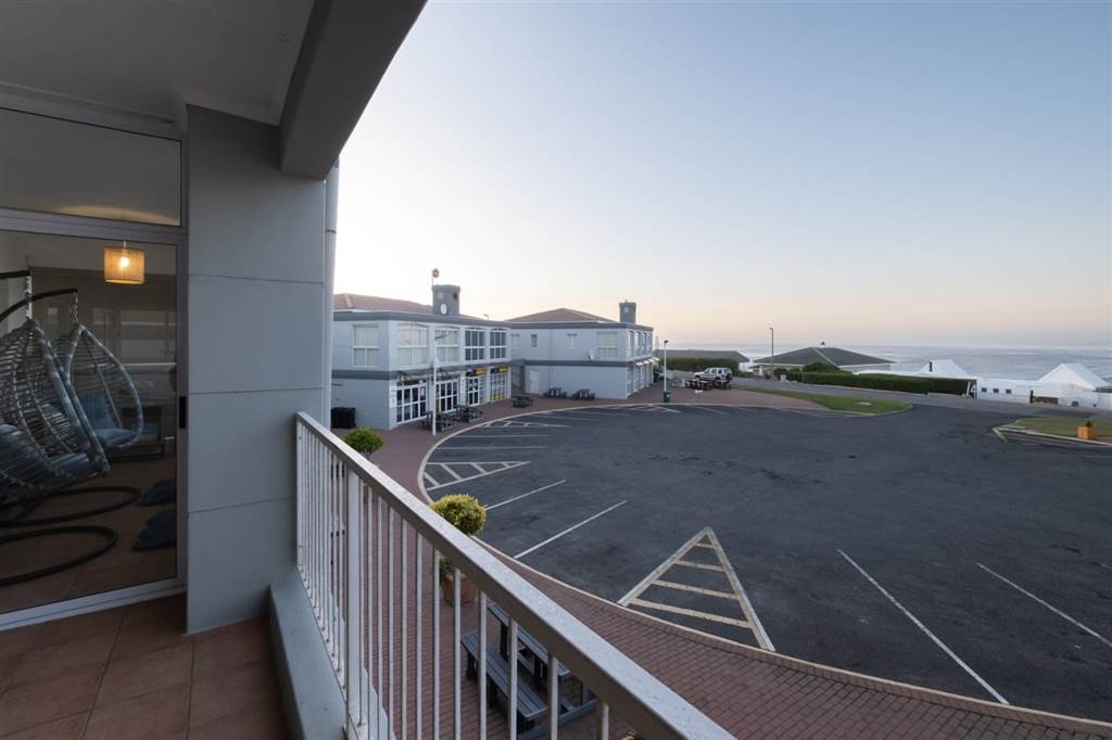 3 Bed Apartment in Yzerfontein photo number 7
