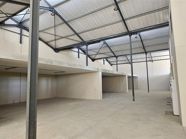 906  m² Industrial space