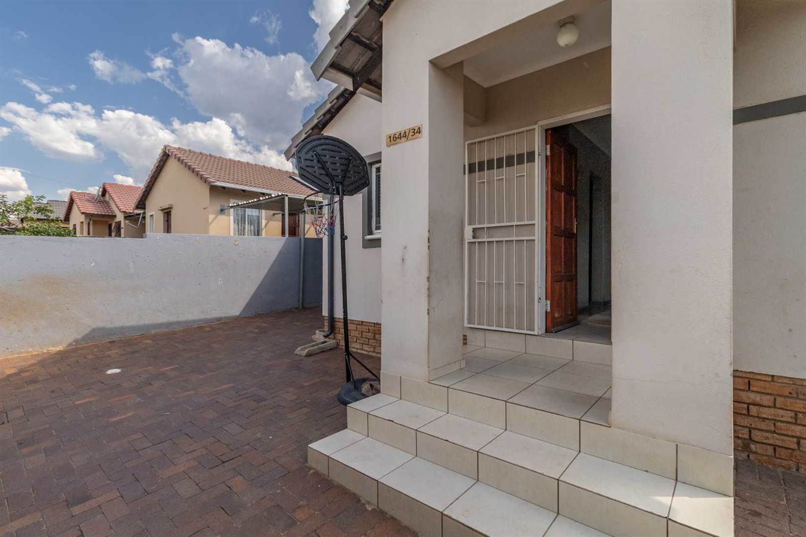2 Bed House in Bloubosrand photo number 17