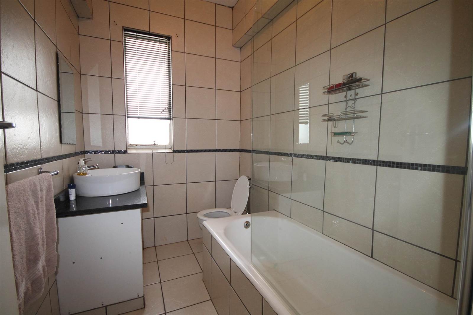 3 Bed Apartment in Parktown photo number 9