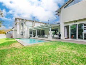4 Bed House in Helderfontein Estate