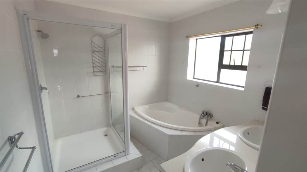 3 Bed Penthouse in Mossel Bay Central photo number 20