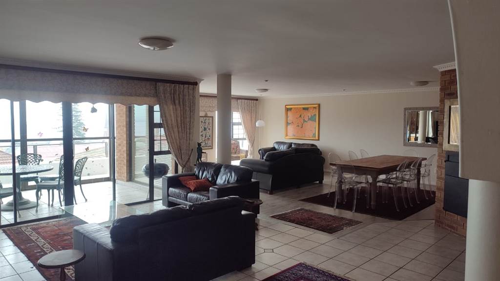 3 Bed Penthouse in Mossel Bay Central photo number 6