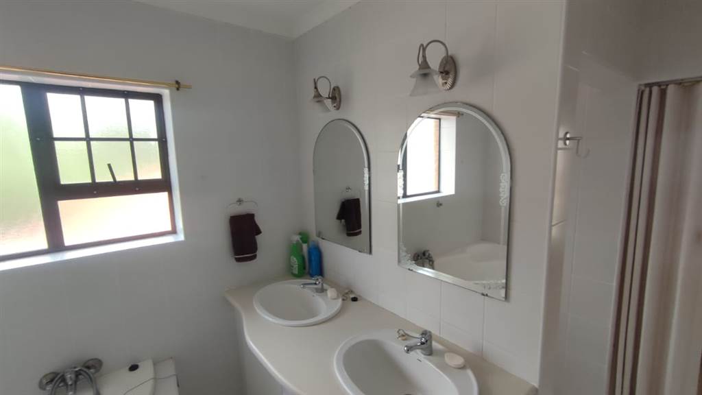 3 Bed Penthouse in Mossel Bay Central photo number 21