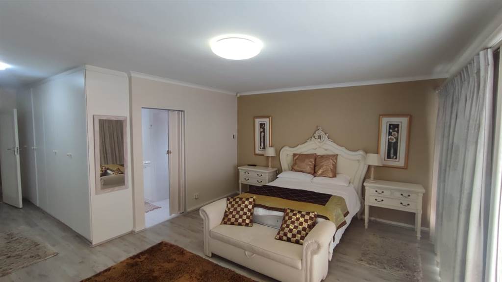 3 Bed Penthouse in Mossel Bay Central photo number 19