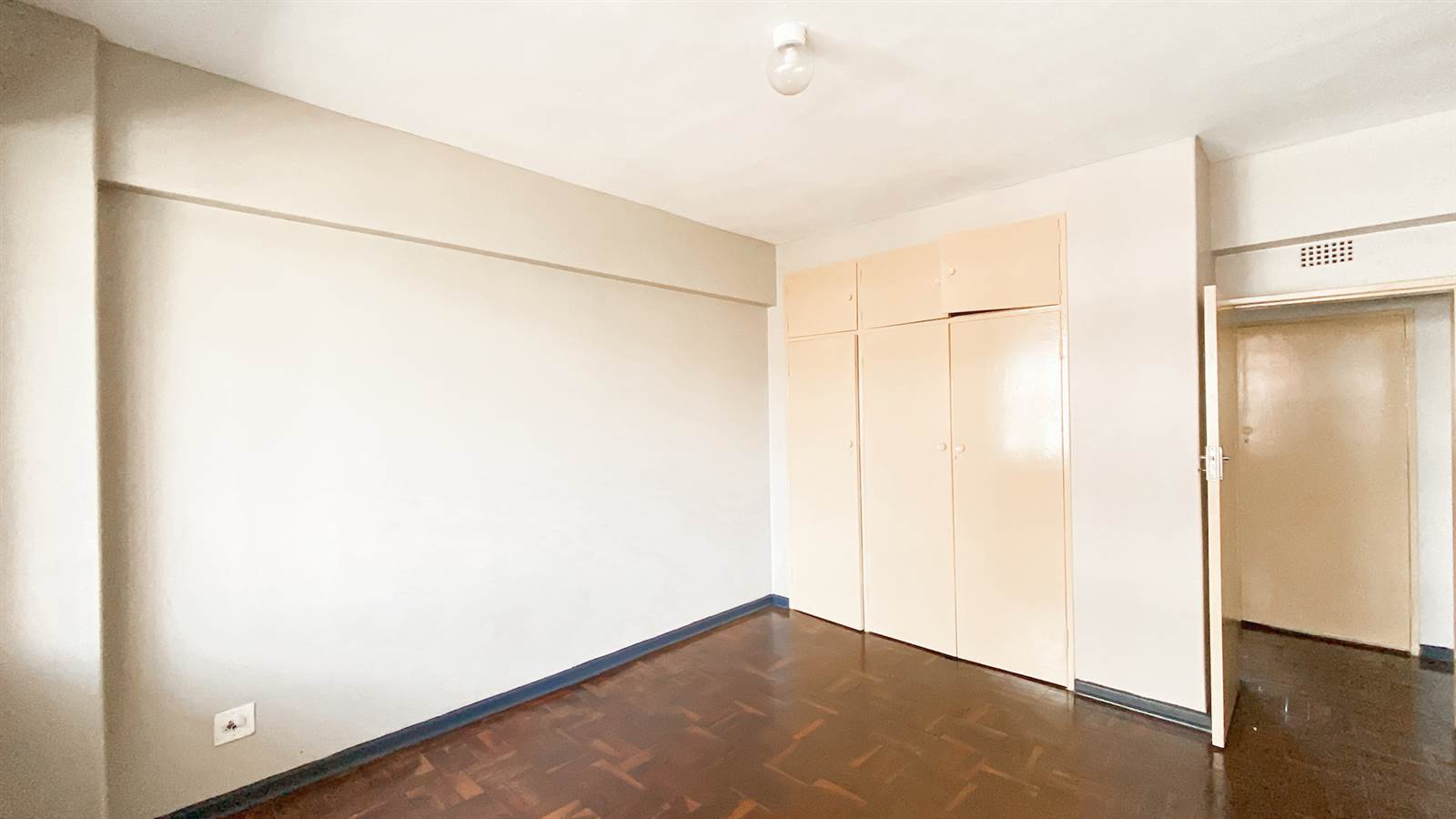2 Bed Apartment in Hillbrow photo number 13