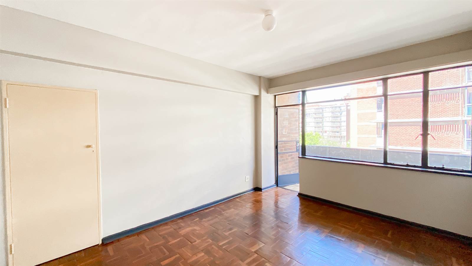 2 Bed Apartment in Hillbrow photo number 16