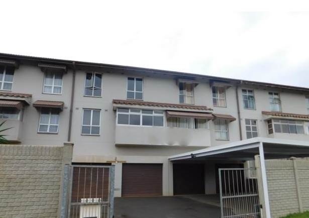 3 Bed Duplex in Illovo Beach photo number 1