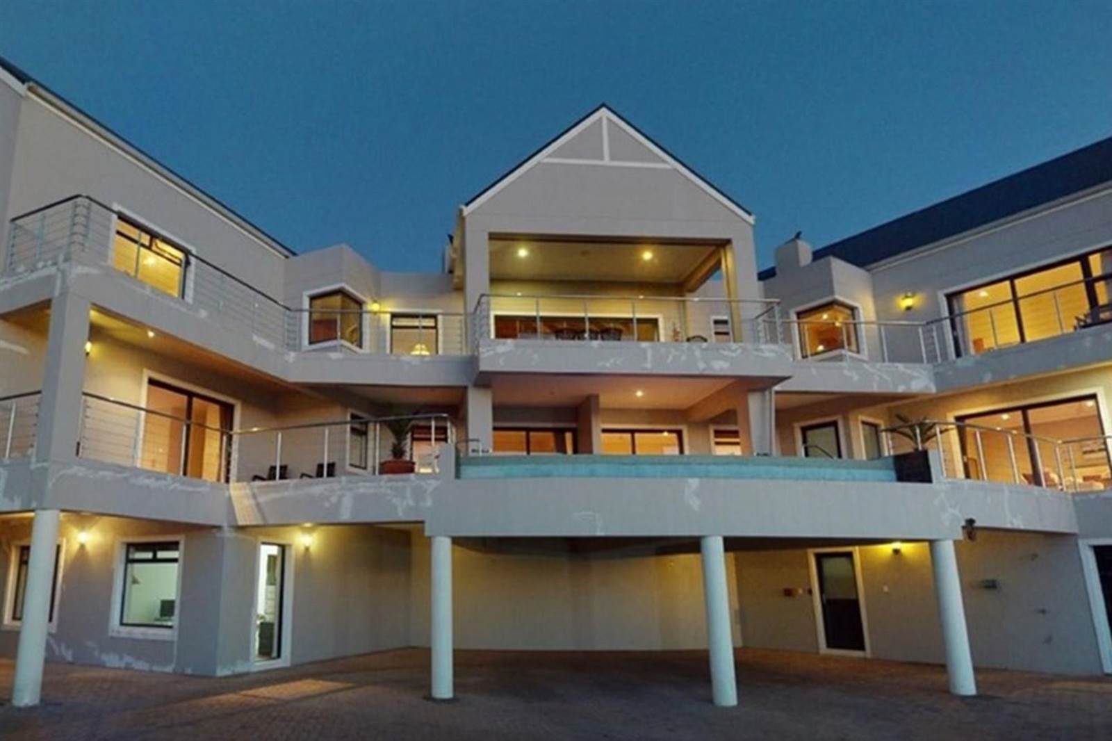 7 Bed House in Myburgh Park photo number 3