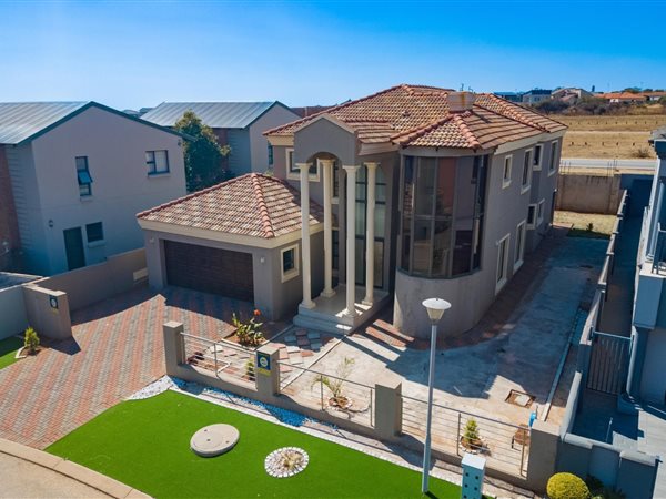 4 Bedroom House 4 Bedroom House
