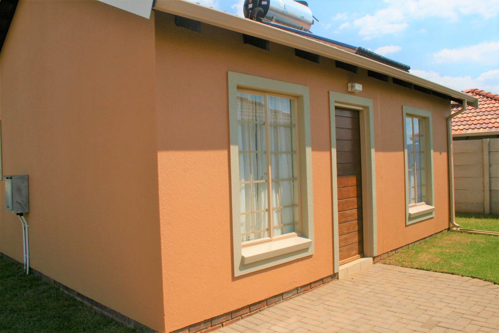 2 Bed House in Germiston Central photo number 12
