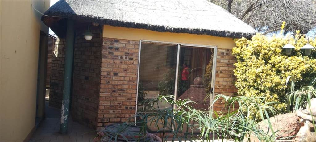 3 Bed House in Oudorp photo number 2