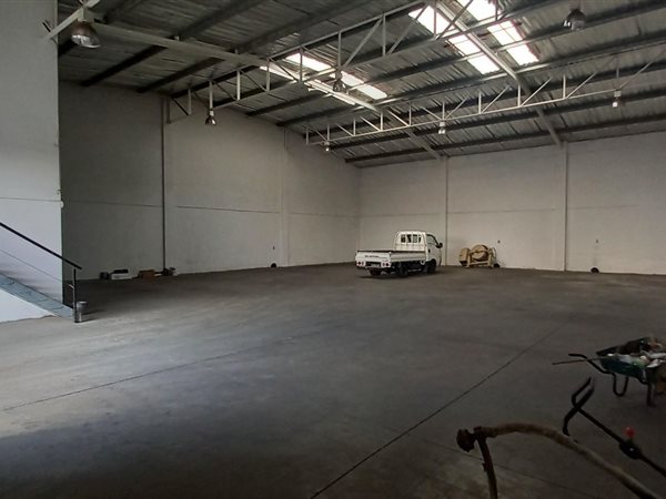 640  m² Industrial space