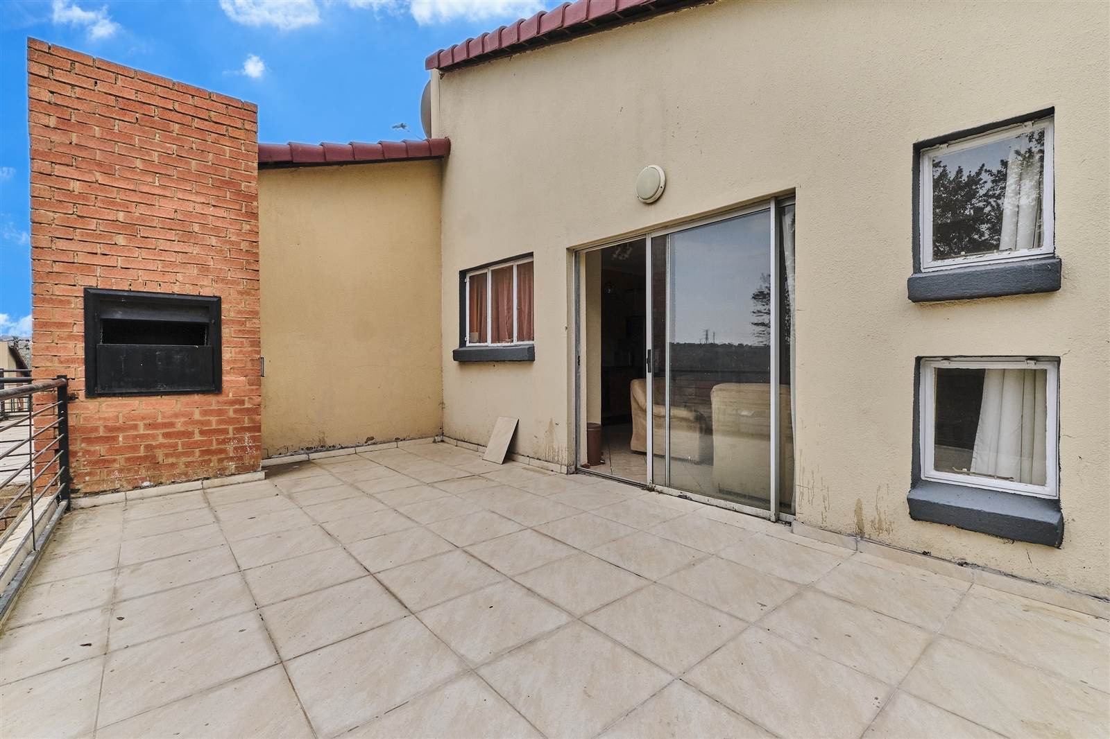 1 Bed Apartment in Ruimsig photo number 9