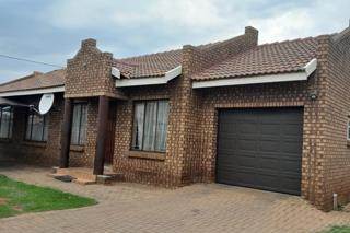 3 Bed House in Middelburg South photo number 1