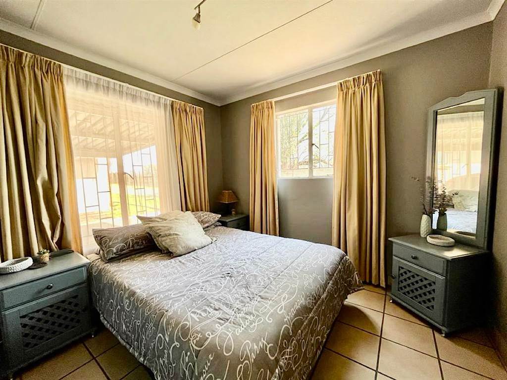 3 Bed Townhouse in Vaalpark photo number 10