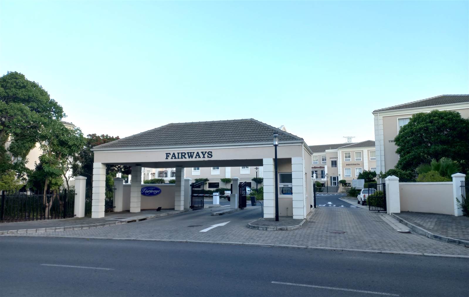 142  m² Commercial space in Somerset West Central photo number 1