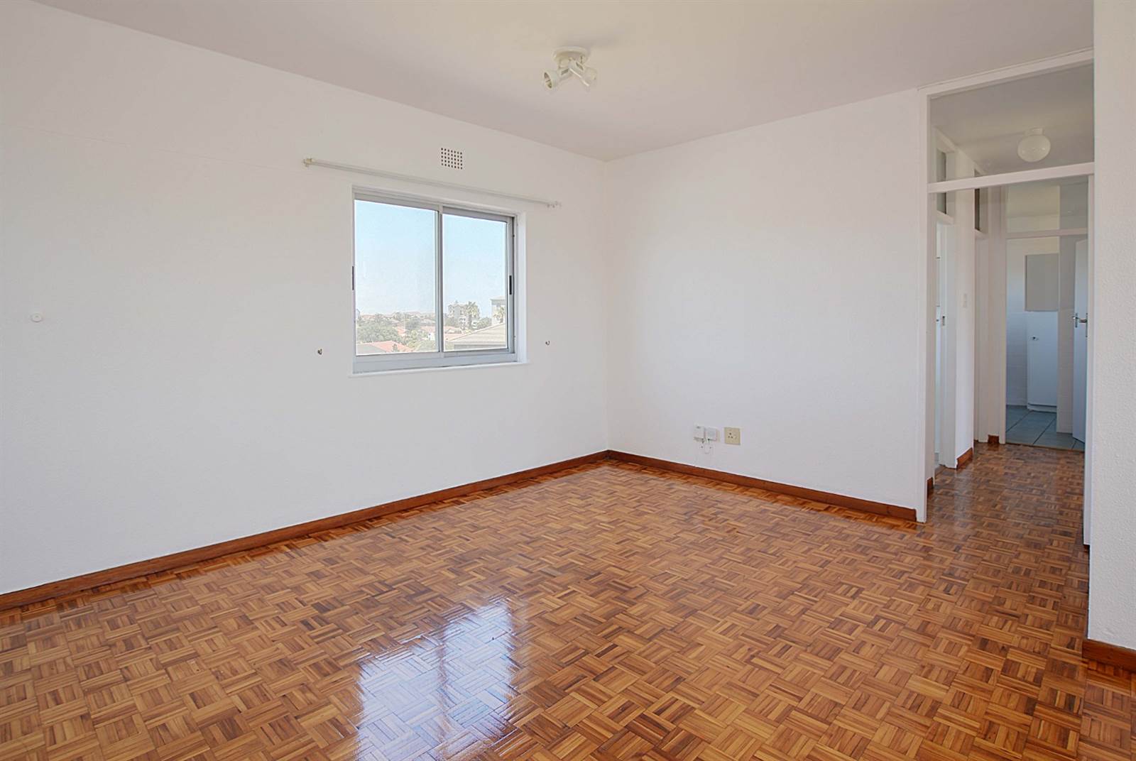 2 Bed Apartment in Tableview photo number 5