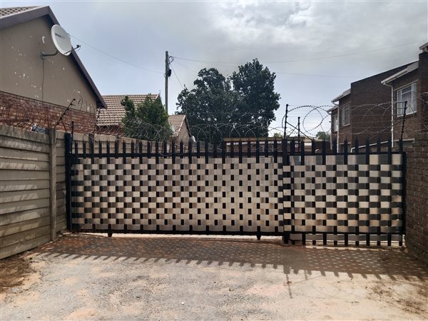 3 Bedroom Duplex 3 Bedroom Duplex