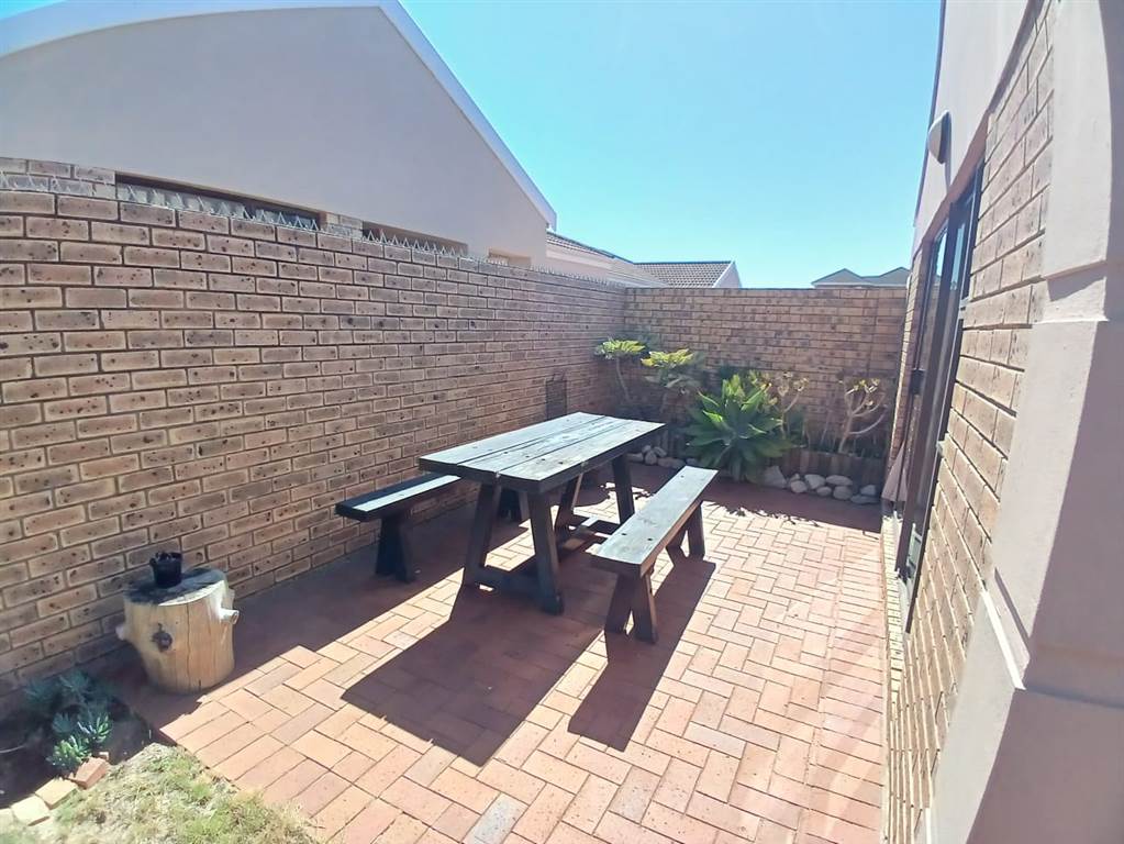 3 Bed Townhouse in Summerstrand photo number 18