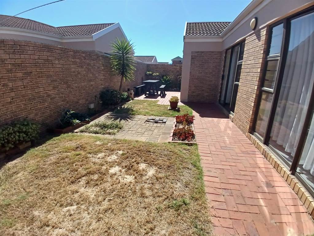 3 Bed Townhouse in Summerstrand photo number 19