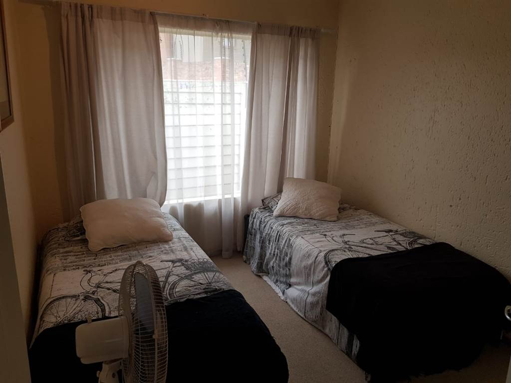 2 Bed Duplex in Glen Marais photo number 13