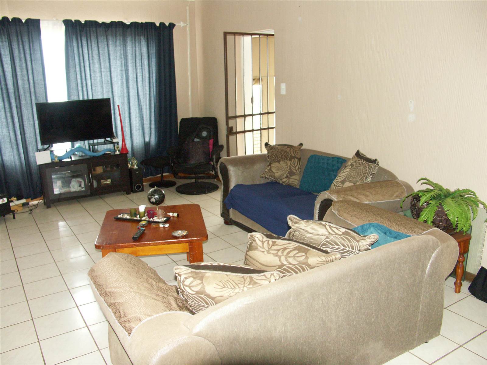 2 Bed Apartment in Rangeview photo number 3