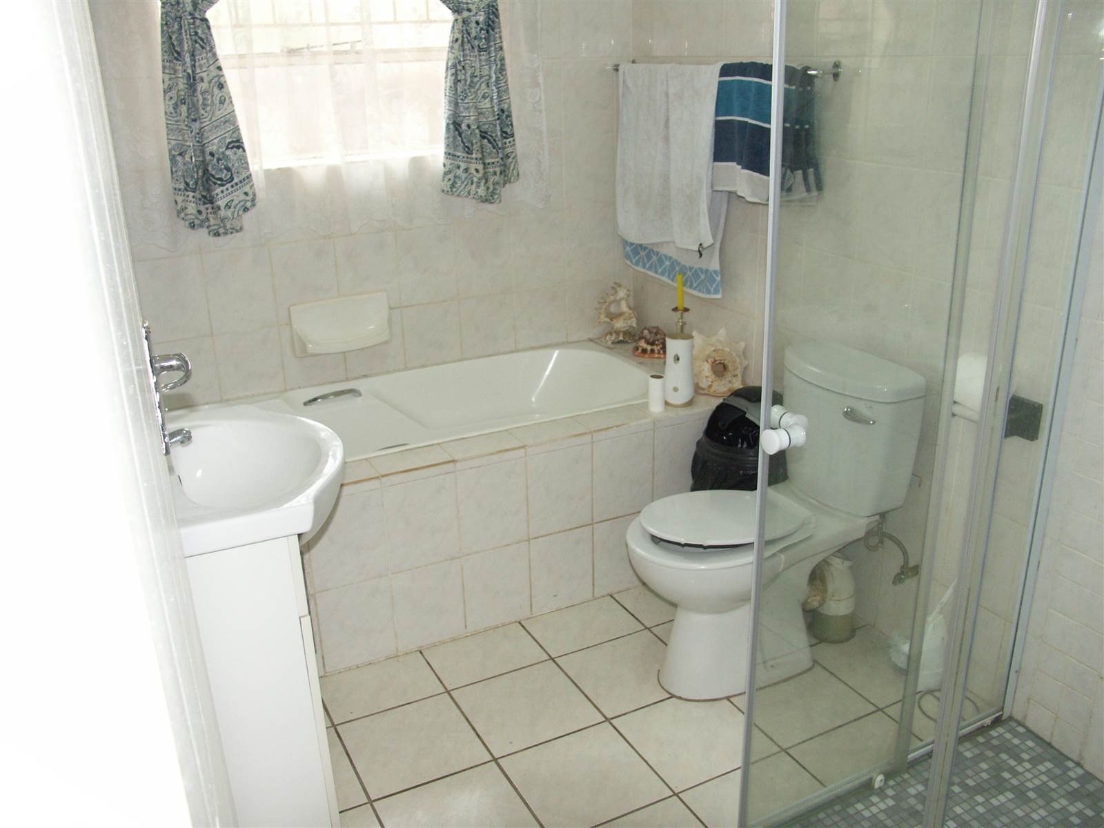 2 Bed Apartment in Rangeview photo number 9