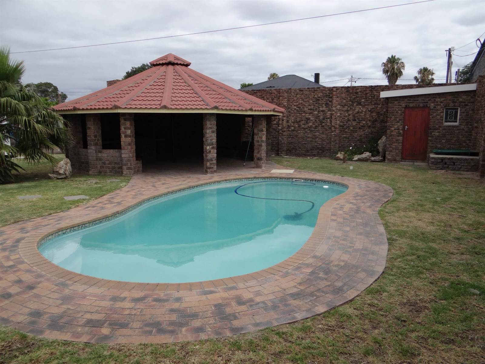 3 Bed House in Beaufort West photo number 3