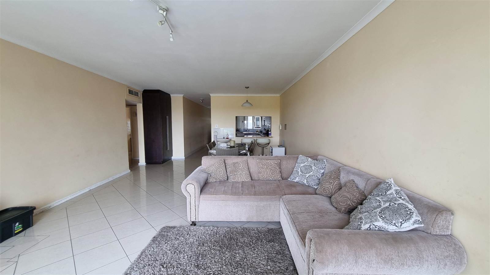 3 Bed Apartment in Greyville photo number 2