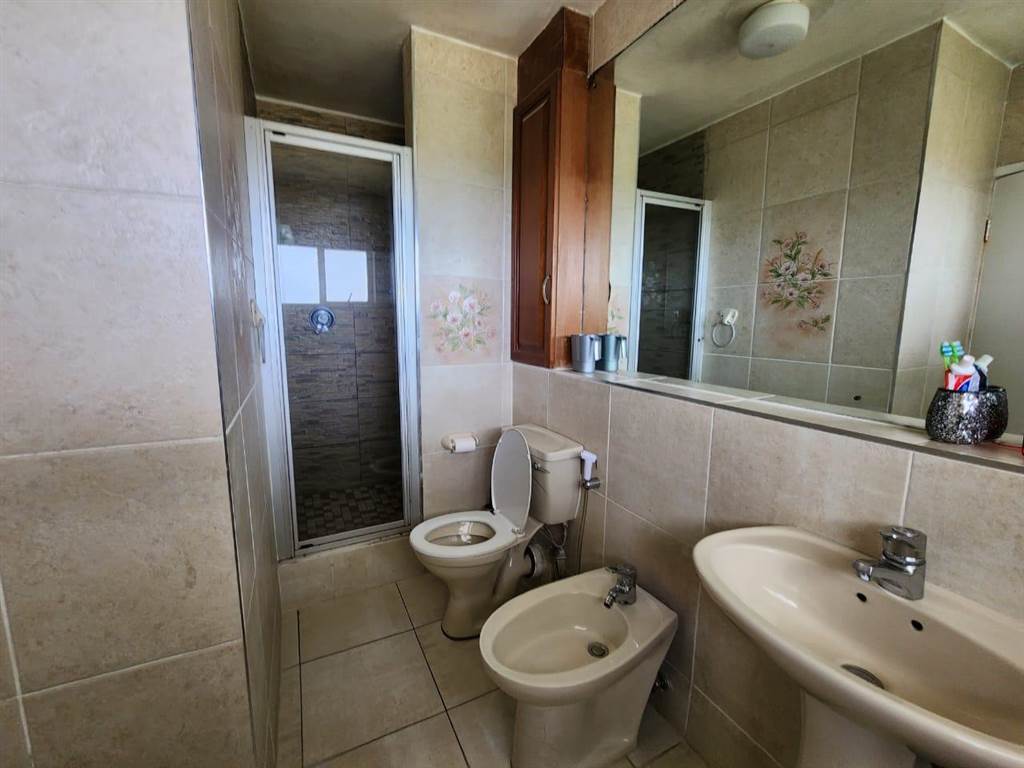3 Bed Apartment in Greyville photo number 6
