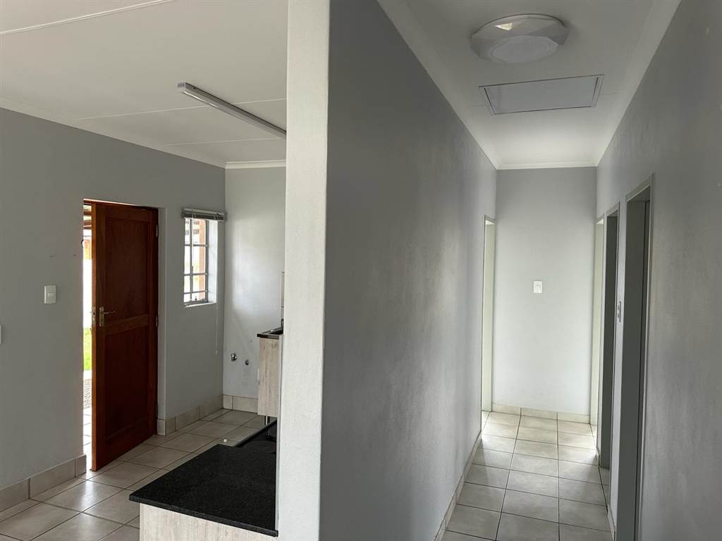 3 Bed House in Waterkloof photo number 7
