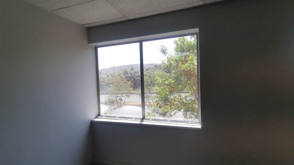 2627  m² Commercial space in Bedfordview photo number 11