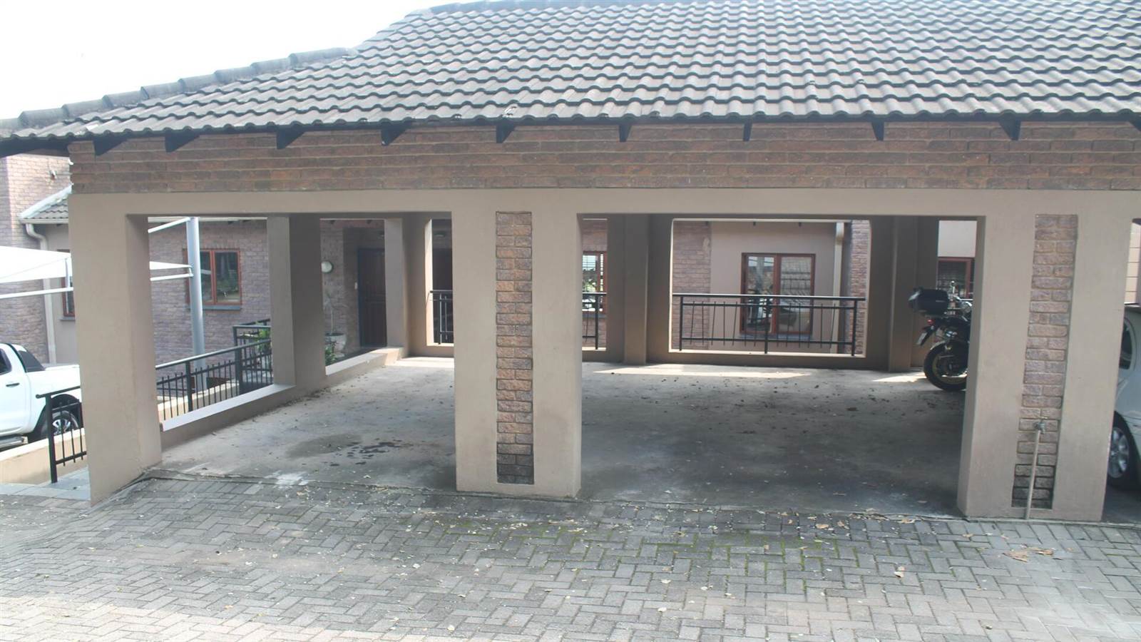 3 Bed Apartment in Nelspruit photo number 2