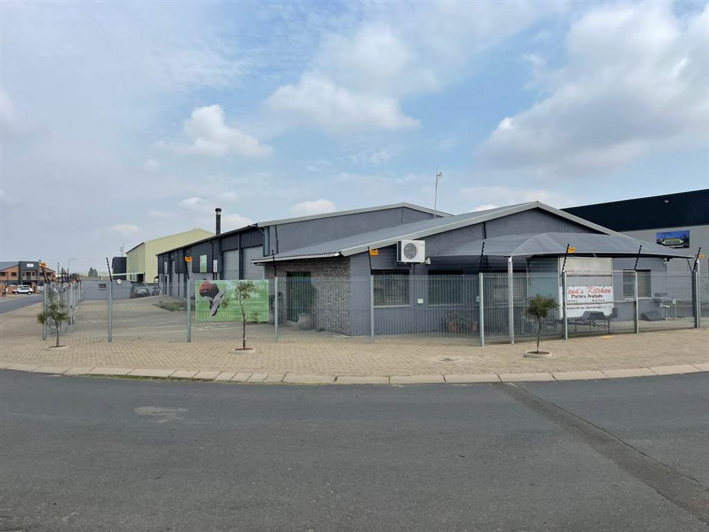 655  m² Industrial space in Secunda Commercial photo number 3