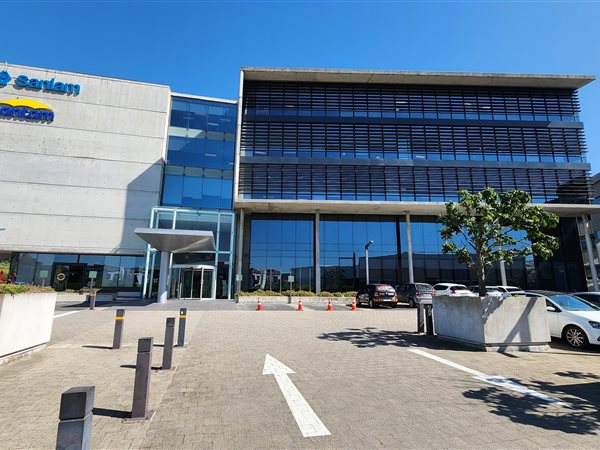 460  m² Commercial space