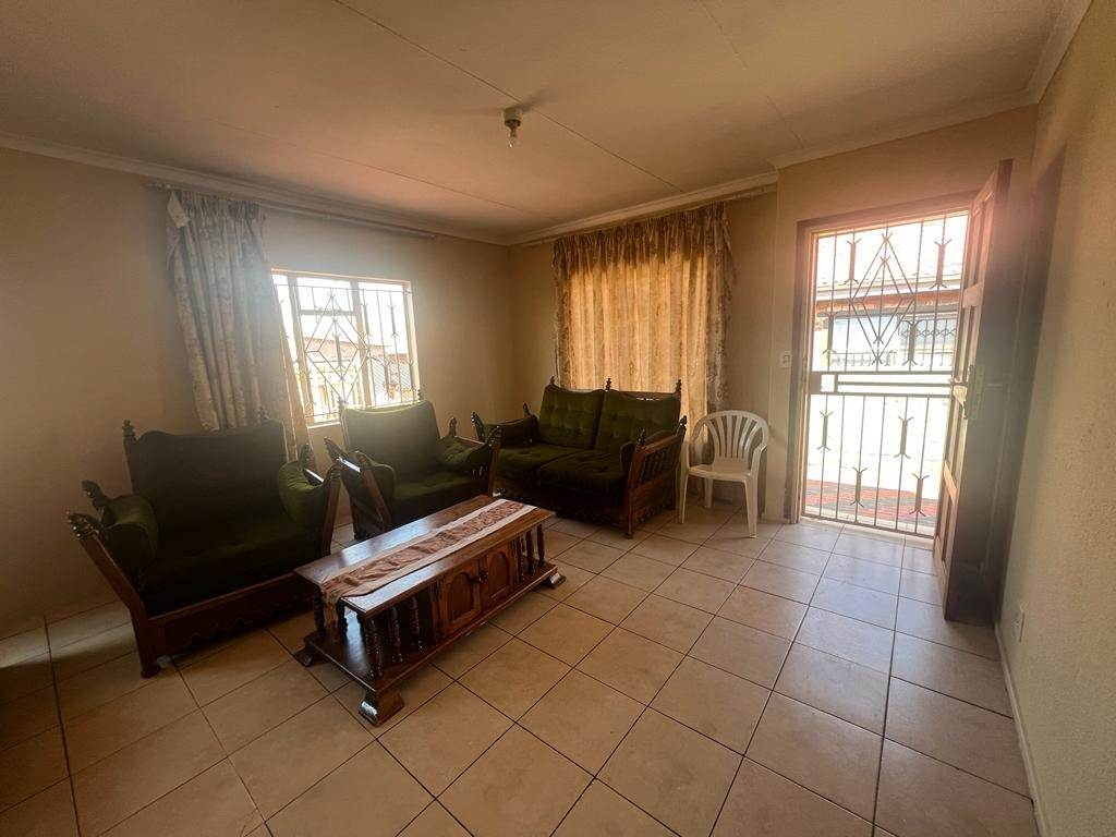 3 Bed House in Mohlakeng photo number 8